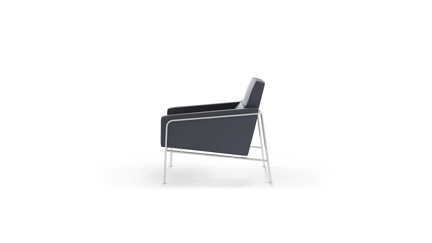 Arne Jacobsen Series 3300 Lounge Chair Fritz Hansen Style 3301 in Canada and the USA - Side