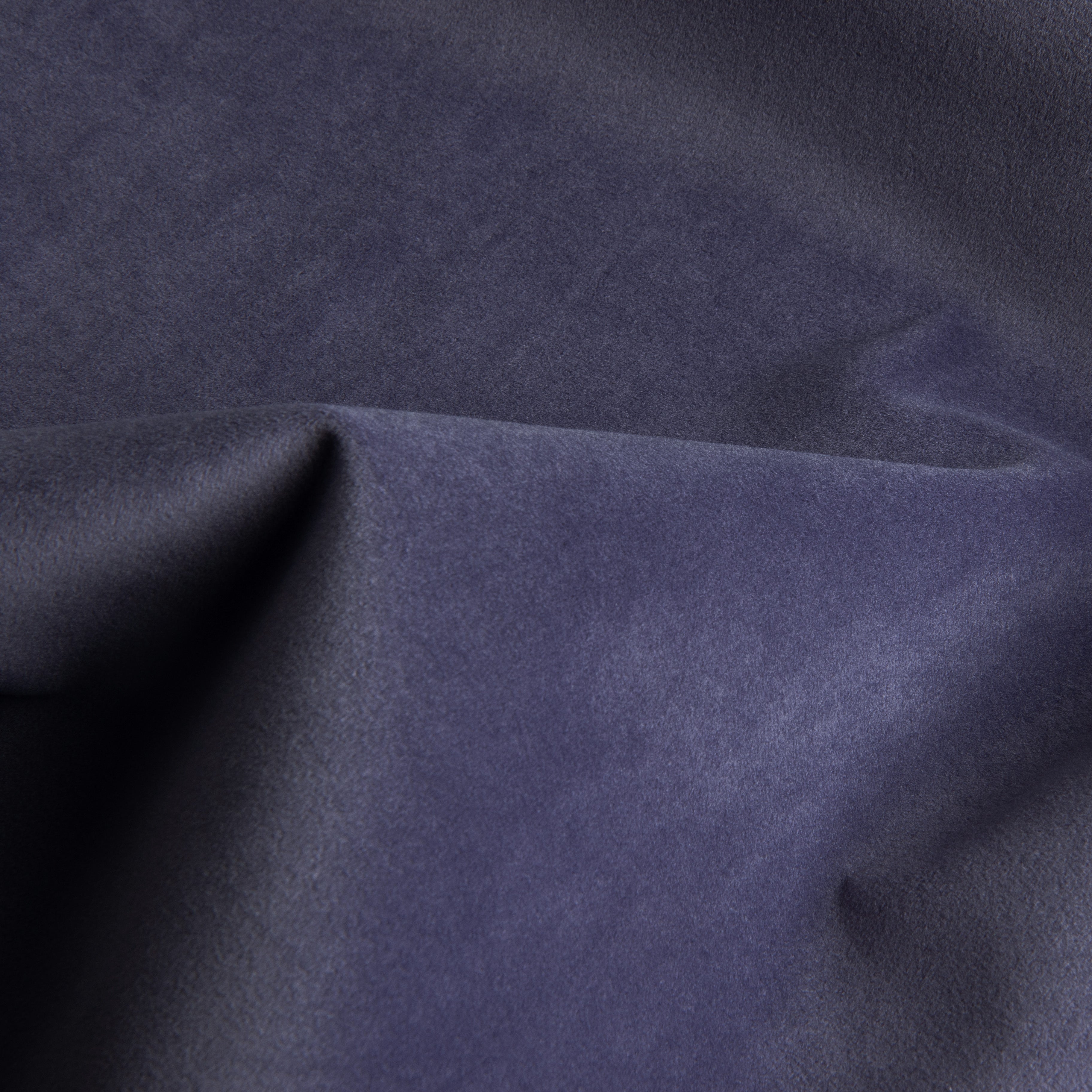 This inherently heavy warp knit velvet offers exceptional practicality without compromising luxury. Its innovative construction requires no harsh chemicals, allowing stains to be removed with water alone. The distinctive dry hand mimics cotton velvet while maintaining durable resilience and sustainable elegance.
COMPOSITION: 100% PES
WEIGHT: 390 g/m²
WYZENBEEK EP: 100k+ Rubs
MARTINDALE ABRASION EP: 100k+ Rubs