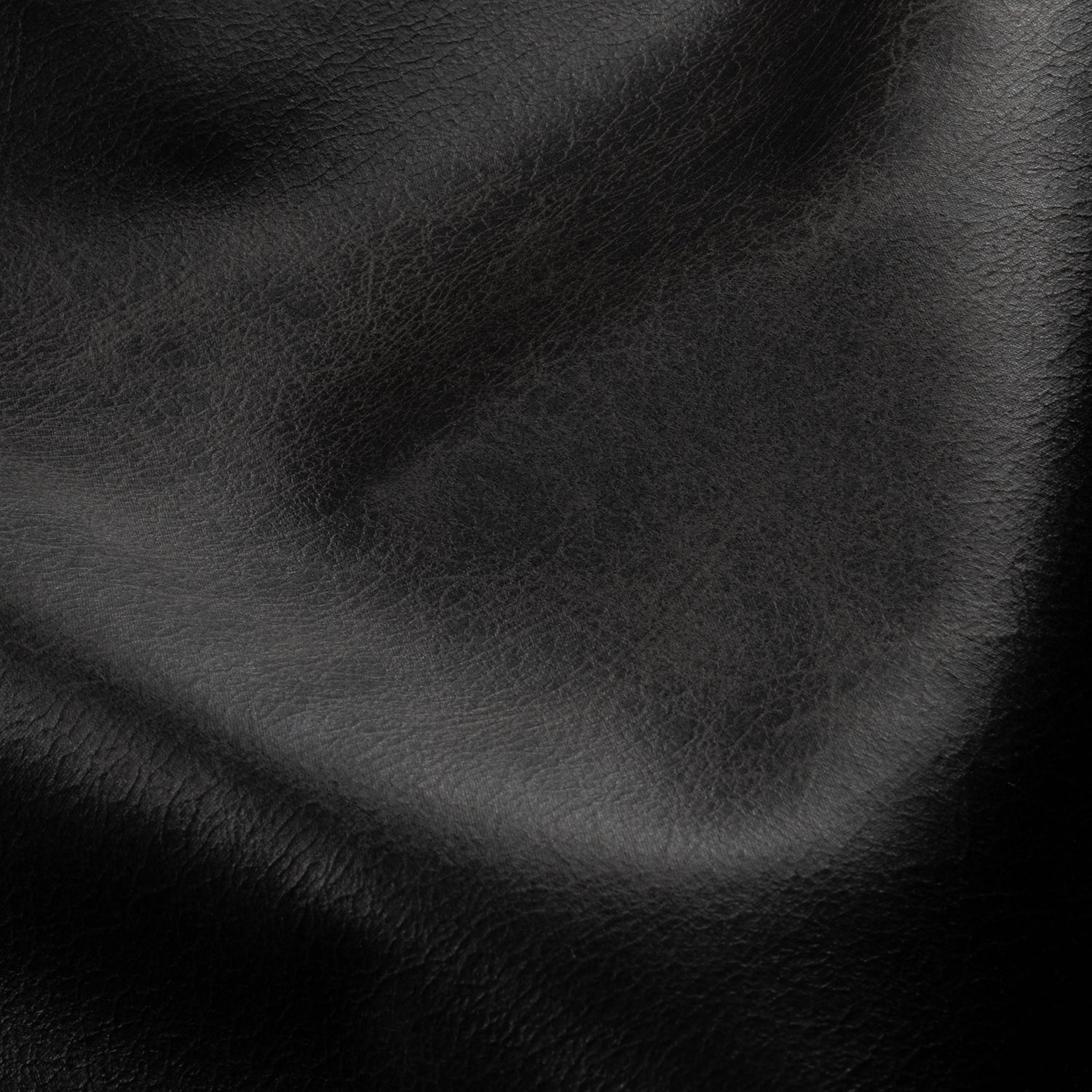This strong vegan leather has the touch, look, and feel of a true high-end hide, making it difficult tell apart from a real one. It holds shape through daily wear, preserving a refined, high‑end appearance over time.
COMPOSITION: 100% PES
WEIGHT: 518 g/m²
MARTINDALE ABR. EP: 45k+ Rubs