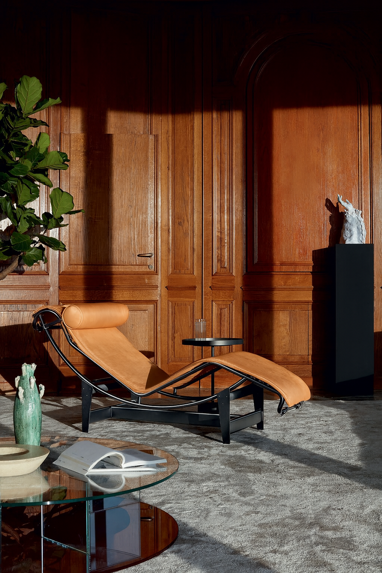 LC4 Chaise Lounge Chair by Le Corbusier in the USA & Canada | Leather