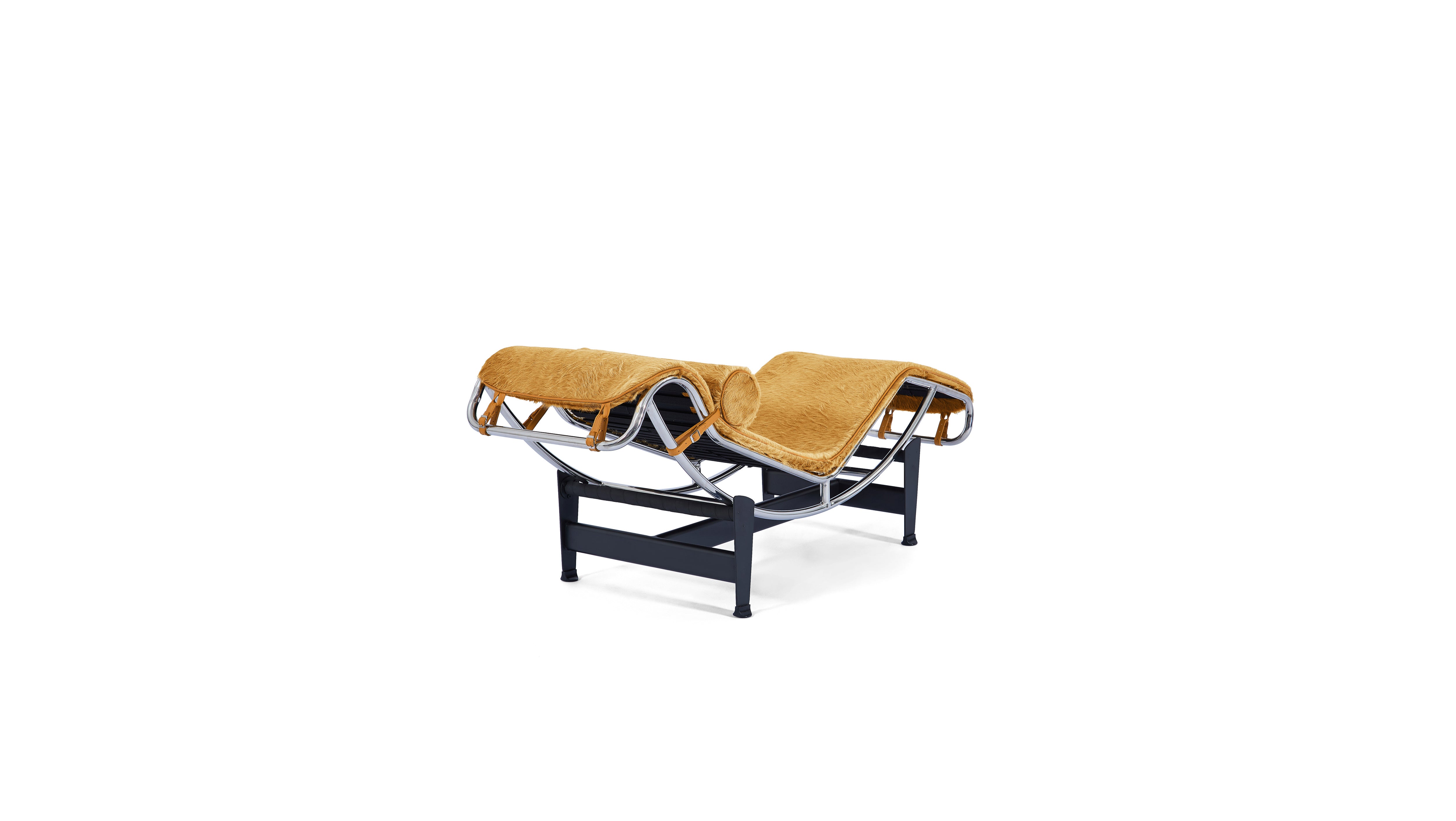 Le Corbusier LC4 Chaise Longue Lounge in Canada and the USA, Gold Haired Hide - Back Angle 2