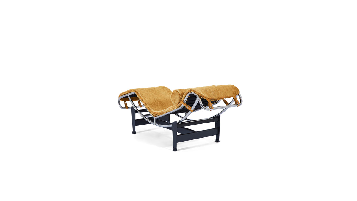 Le Corbusier LC4 Chaise Longue Lounge in Canada and the USA, Gold Haired Hide - Back Angle