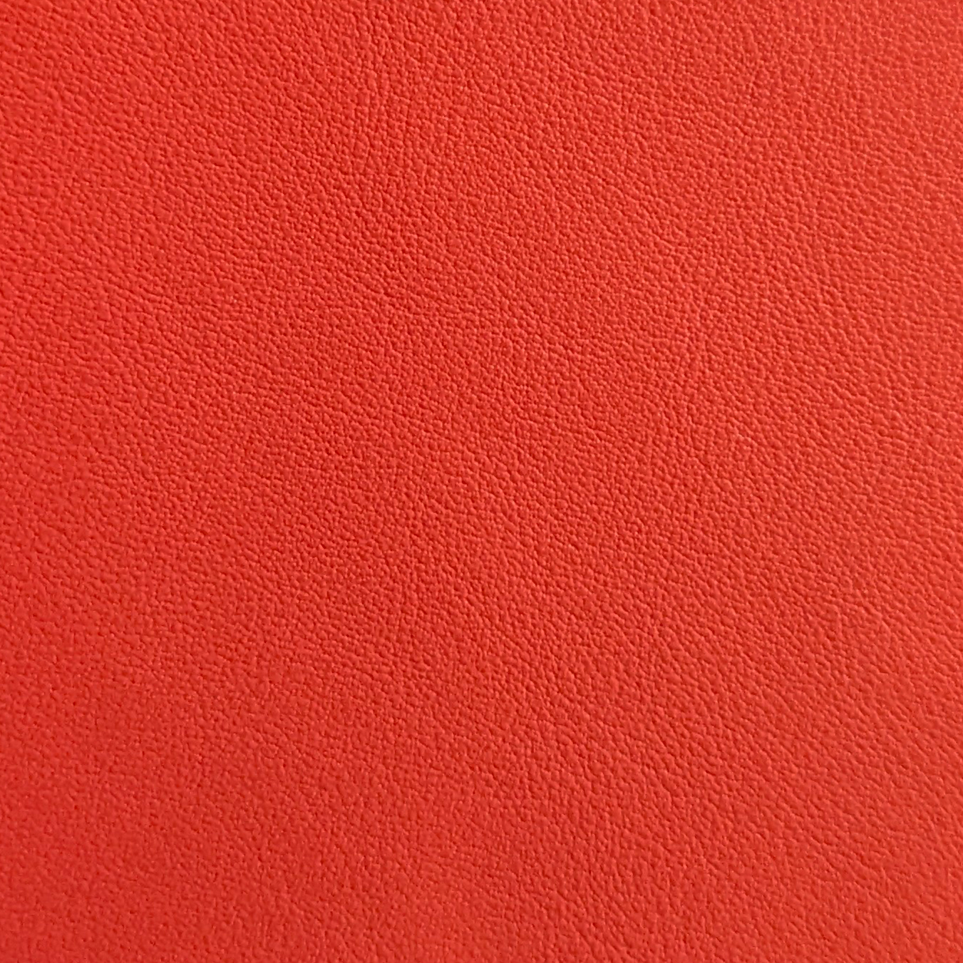 An aniline-tanned American hide with a structured yet supple character. The tanning process preserves natural grain beneath a clean surface, maintaining a fine texture that appears smooth from a distance. A subtle treatment delivers a soft, warm hand while retaining the leather's solid body.

ORIGIN: American Hide
TAN: Aniline
GRAIN TYPE: Full-Grain
HAND: Structured & Supple
THICKNESS: 1.4 mm
FINISH: Clean Grain
SURFACE: Subtle Treatment for Softness
DIGITAL SWATCH: 2.5x2.5"